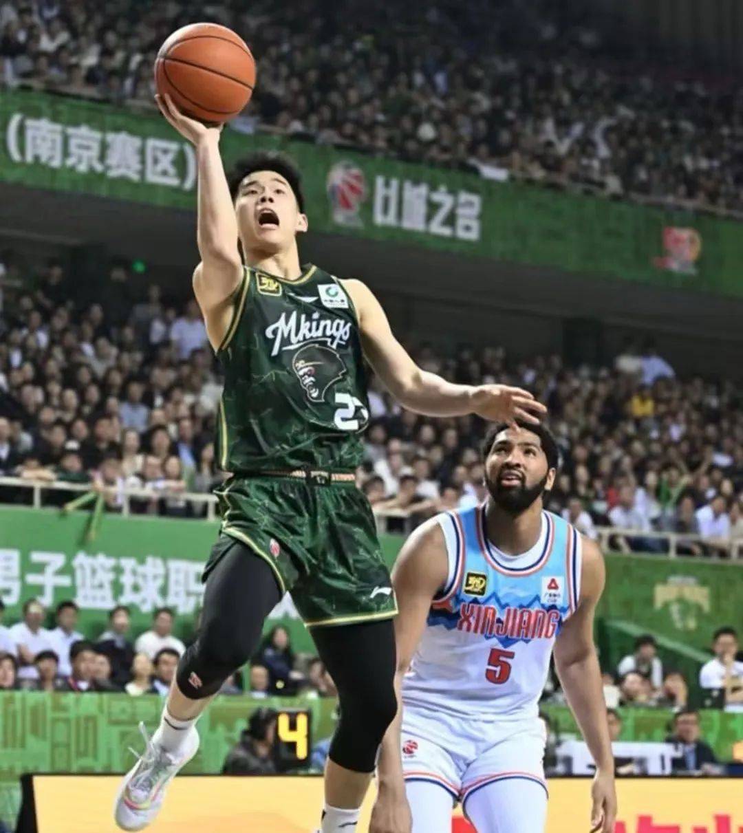球员身体素质突出，比赛节奏持续激烈